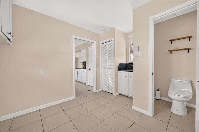 Building Photo - 4002 Mischire Dr