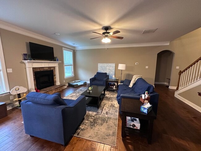 Building Photo - 1440 Summit Way