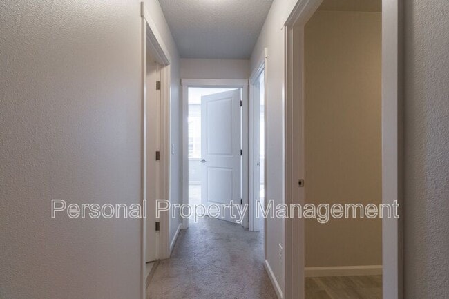 Building Photo - 5705 NE 59th Way