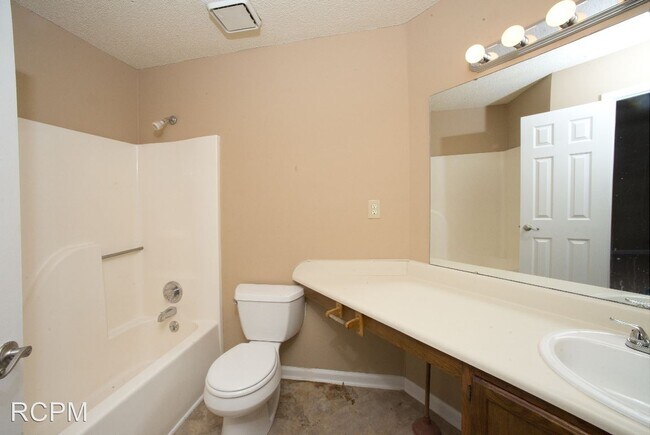 Building Photo - 2 br, 2 bath House - 1039 Stones Throw