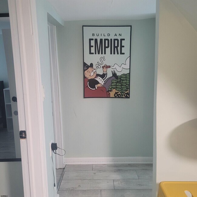 Building Photo - 105 N Windsor Ave