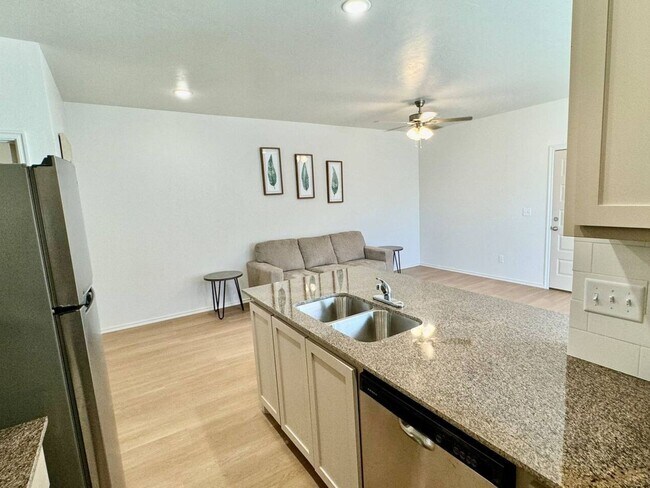 Building Photo - New Modern 2BR/2BA Duplex | Fully Furnished | Pet-Friendly