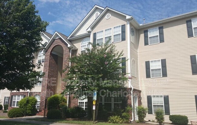 Building Photo - 711 Ivy Glen Dr