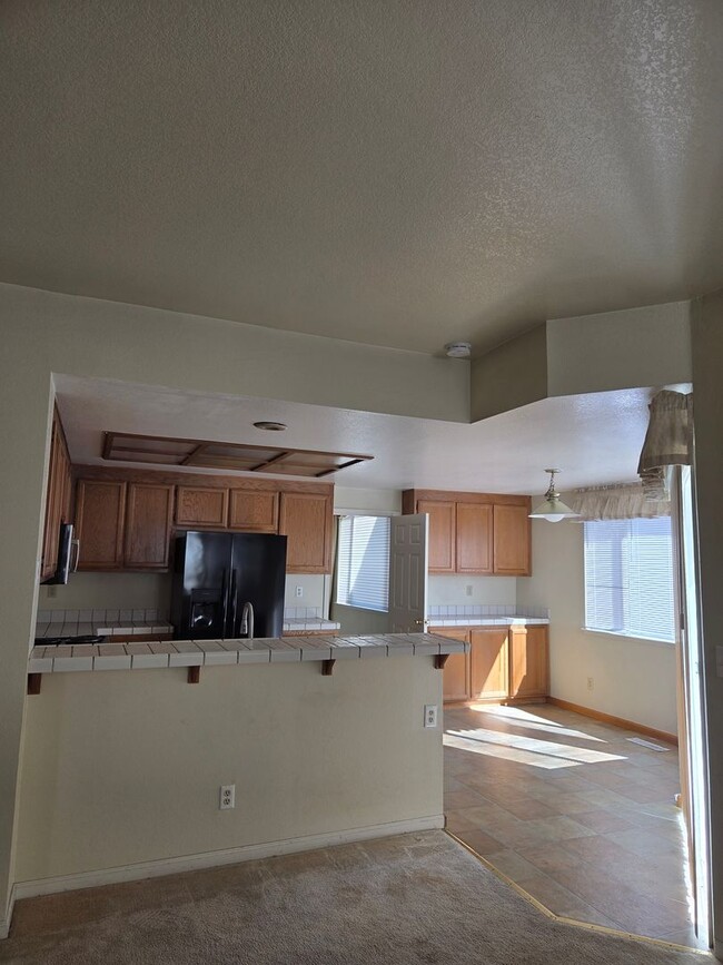 Building Photo - Spacious Laurel Creek Home