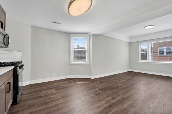 Building Photo - 3040 W Medill Ave