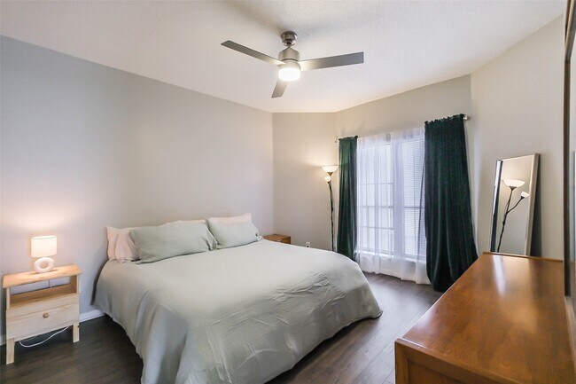 Building Photo - 10122 Waterstone Dr