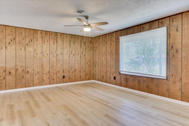 Building Photo - 3823 Fairington Dr