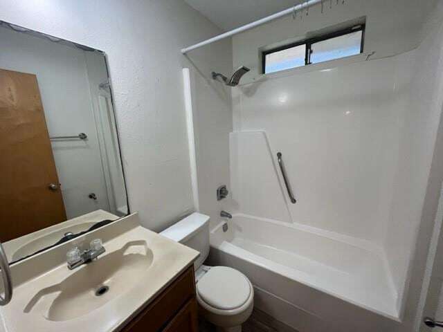 Building Photo - 35515 Oakridge Ave