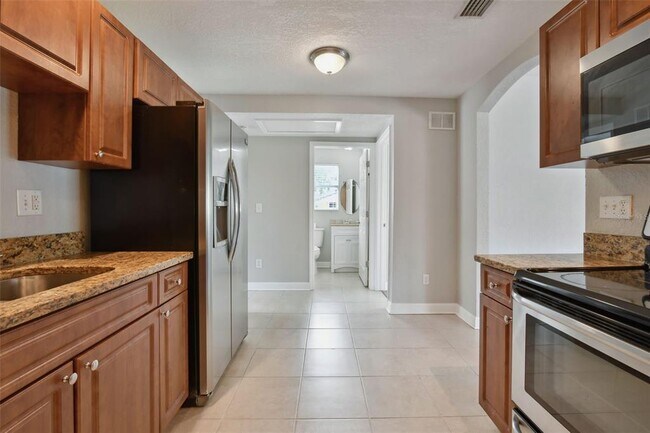 Building Photo - 3901 N Ola Ave