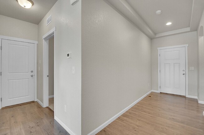 Building Photo - $2,895.00 - $500 OFF First Month's Rent - ...