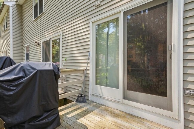 Building Photo - 852 Wellman Ave