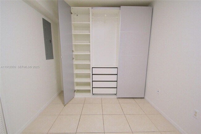 Building Photo - 218 NW 12th Ave