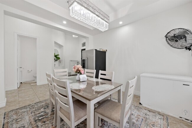 Building Photo - 6515 Sterling Shores Ln