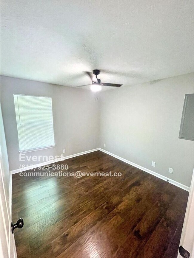 Building Photo - Adorable 3-Bedroom Home with Inviting Porc...