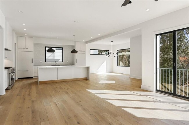 Building Photo - 2985 Lookout Pl NE