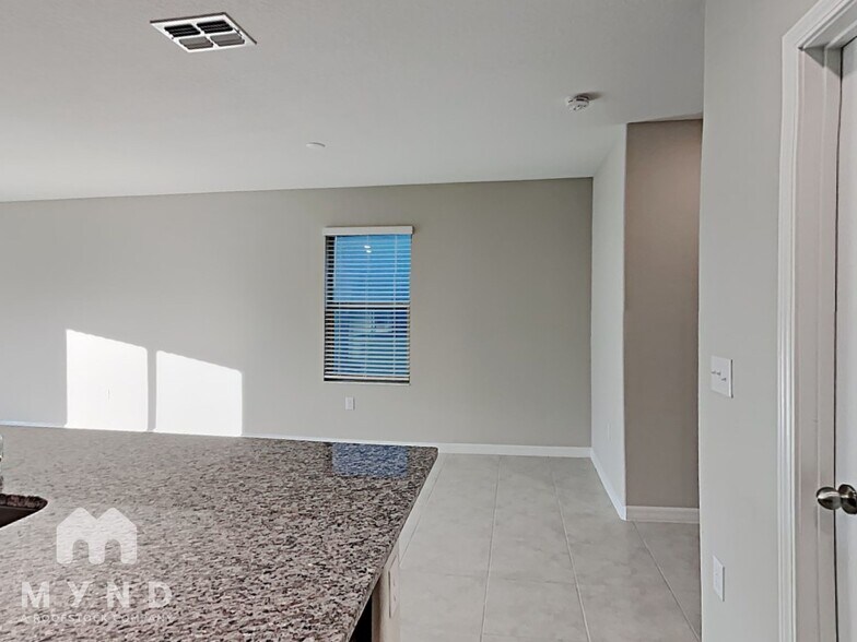 Building Photo - 5250 White Chicory Dr