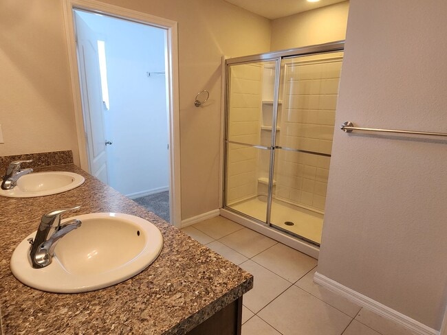 Building Photo - Lake Front House 4 Bedroom 3 Bathroom