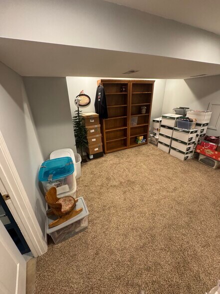 Basement Space - 401 Heritage Commons Cir