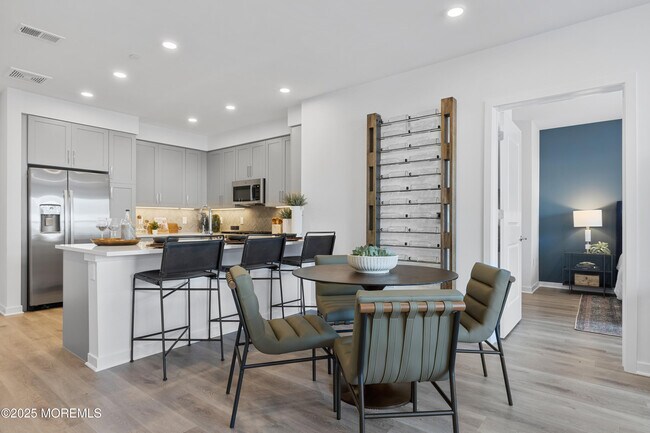 Building Photo - 2000 Schindler Dr