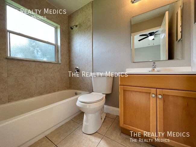 Building Photo - 1143 Fremont Park Ave