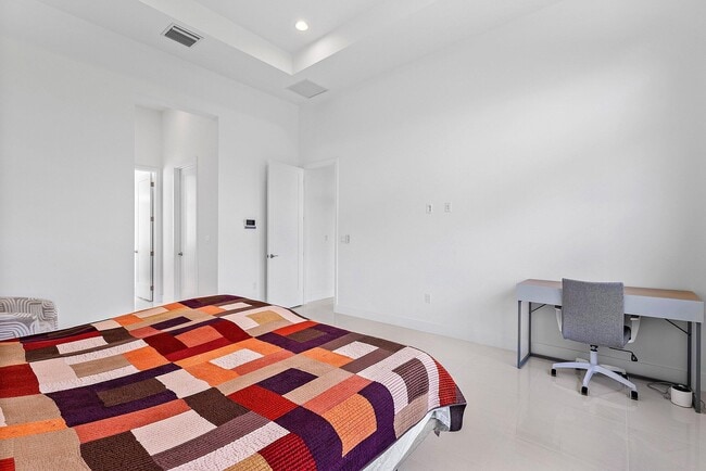 Building Photo - 8330 Essex Country Clb Dr