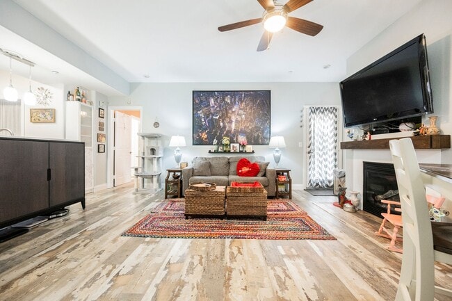 Building Photo - Beautiful 2 bedroom condo-North Las Vegas