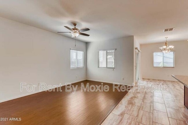 Building Photo - 325 E Kona Dr