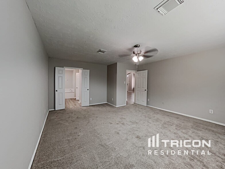 Building Photo - 18451 Sunrise Pines Dr