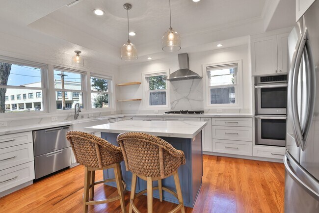 Building Photo - 520 Camino Dr