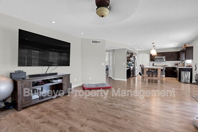 Building Photo - 809 S Lagoon Dr