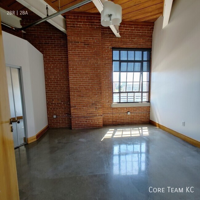 Building Photo - 382 W 22nd St