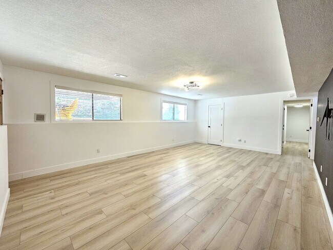 Building Photo - $3,200 - 5 Bed / 3 Bath Beautiful Home in ...