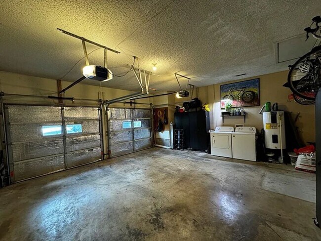 Building Photo - 1739 Creek Ct