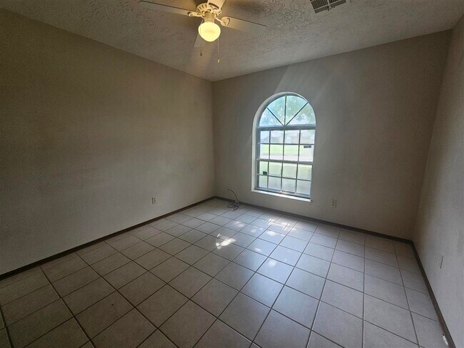 Building Photo - 104 SW 74th St