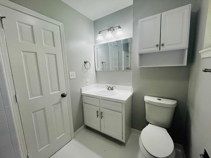 Building Photo - 1345 Stanton Dr