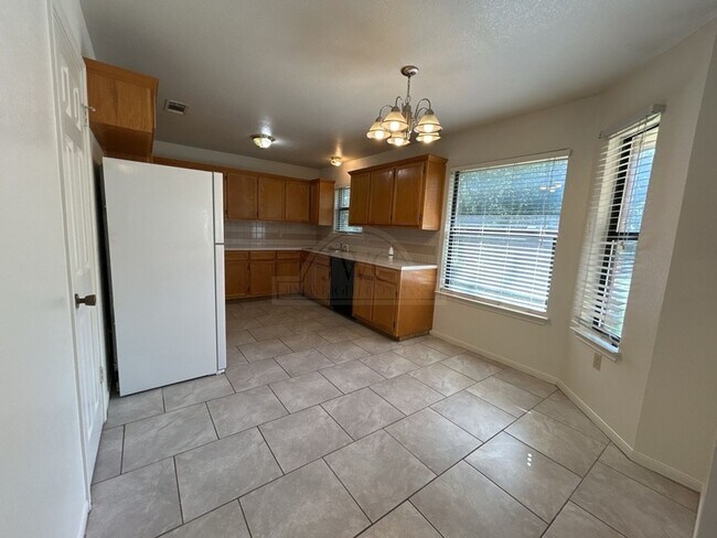 Building Photo - 3820 Water Oak Dr