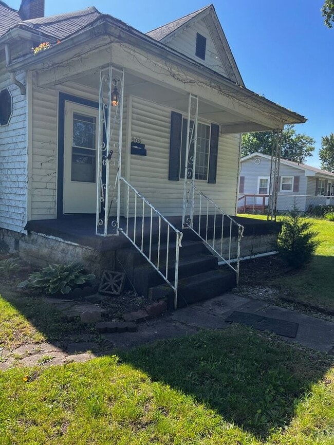 Building Photo - 2 Bedroom on the Southside
