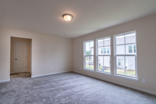 Building Photo - Comfortable home in a great area!