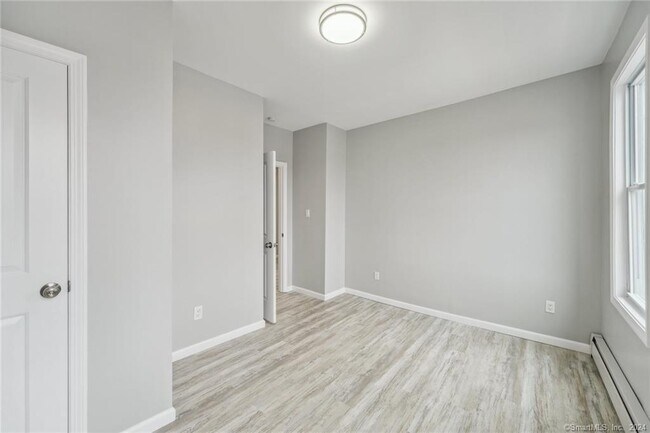 Building Photo - 58 Bond St