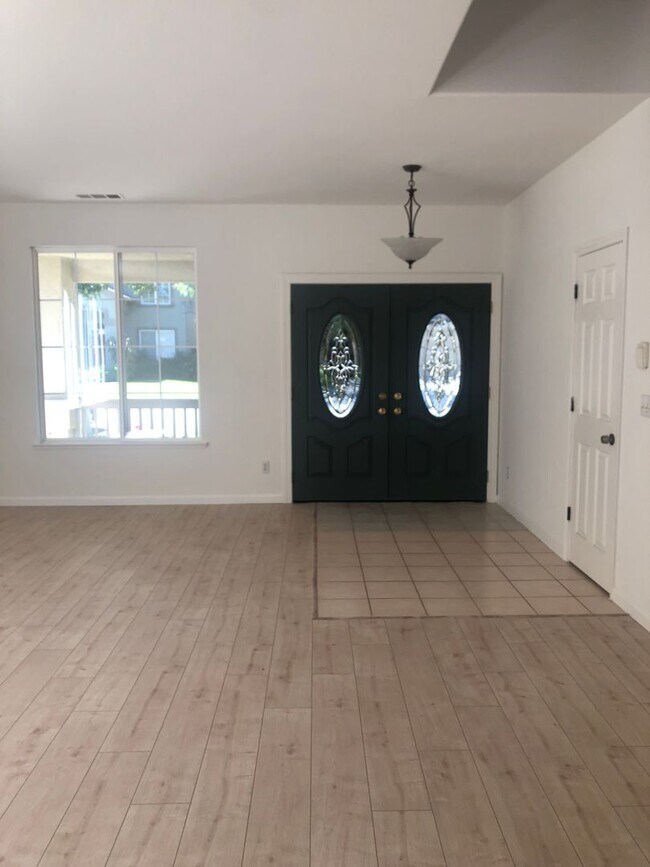 Building Photo - Three Bedroom and Three bathroom home and ...