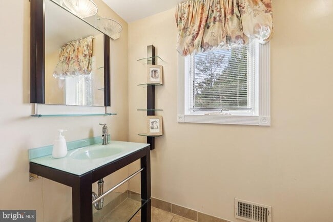 Building Photo - 5301 Goldsboro Rd