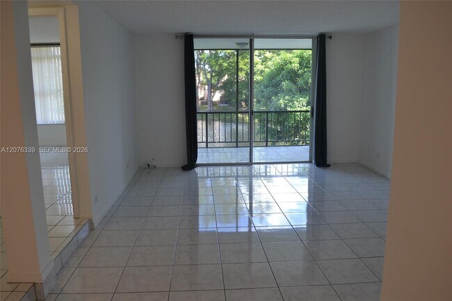 Building Photo - 3670 Inverrary Dr