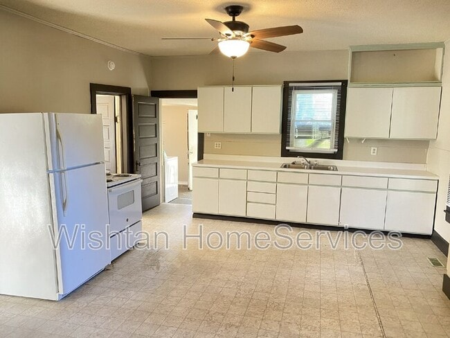 Building Photo - 814 Macomb St
