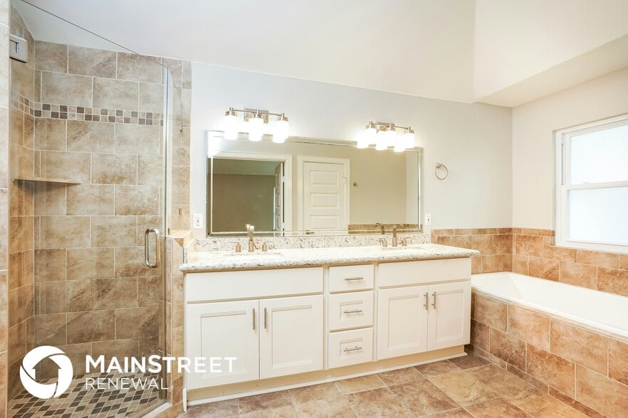 Building Photo - 15619 Fern Ridge Dr