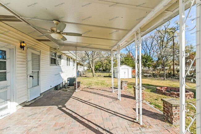 Building Photo - 30 Manor Dr