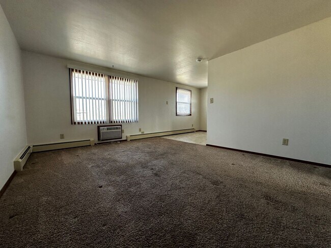 Building Photo - 1241 Apache Ave