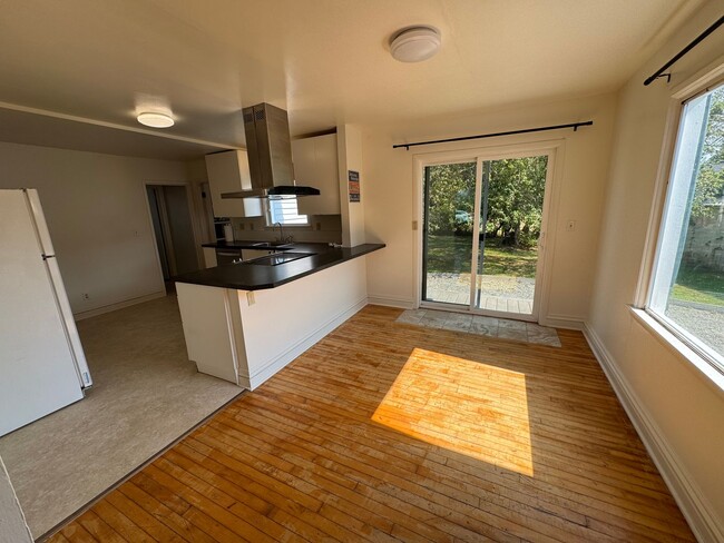 Building Photo - 4 Bedroom 2 Bathroom Mount Vernon House Cl...