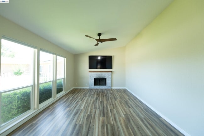 Building Photo - 3600 Kobias Ct