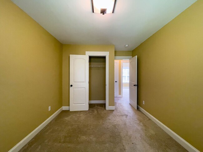 Building Photo - Charming Three-Bedroom Cottage in Oakley