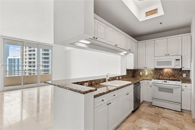 Building Photo - 808 Brickell Key Dr